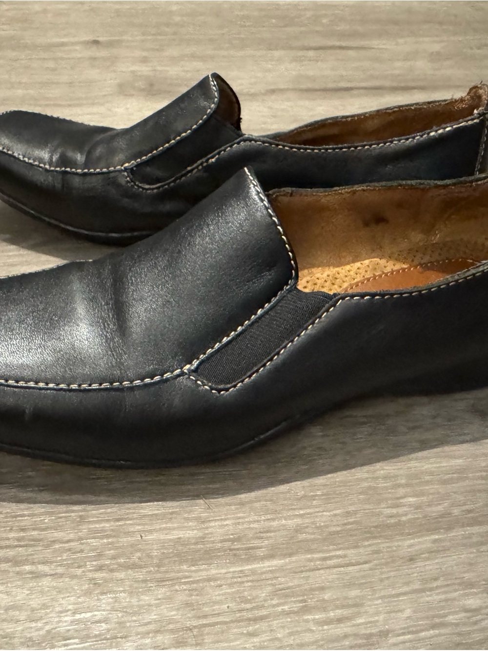 Naturalizer Black Leather Slip-On Loafers with Contrast Stitching